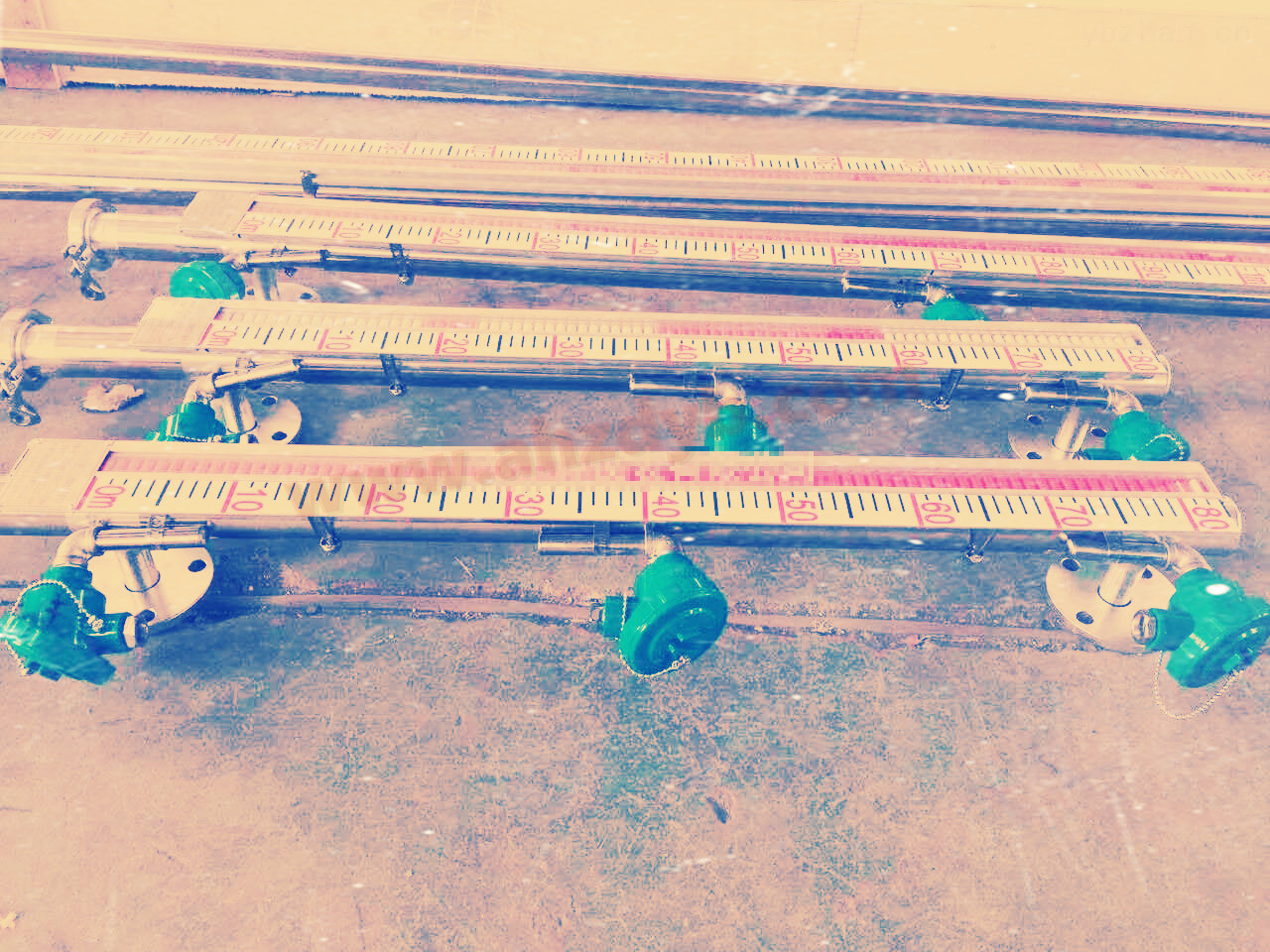 側(cè)裝帶遠(yuǎn)傳磁翻板液位計(jì)